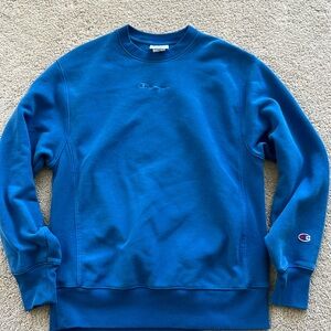 Champion sweatshirt
Royal blue 
Size medium